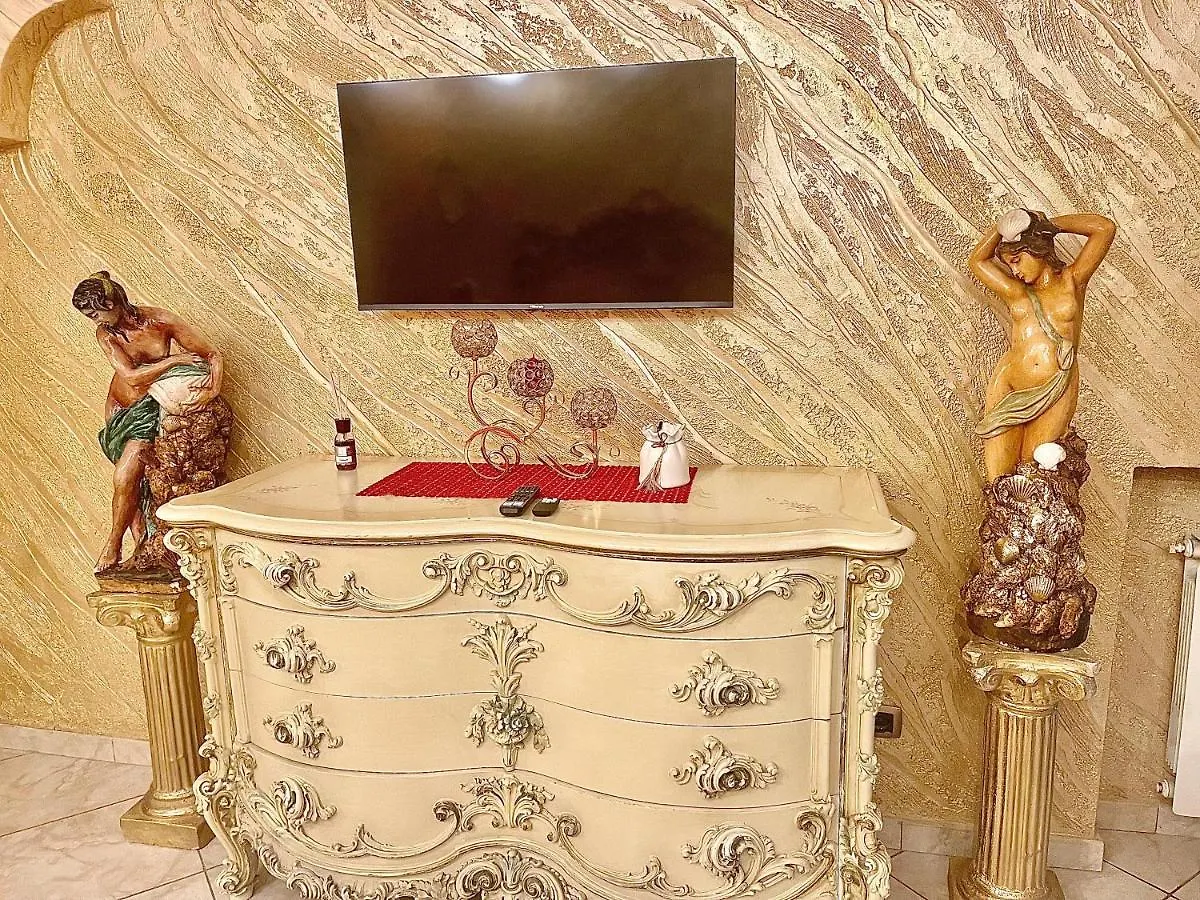 Gold luxury suite home roma Rome