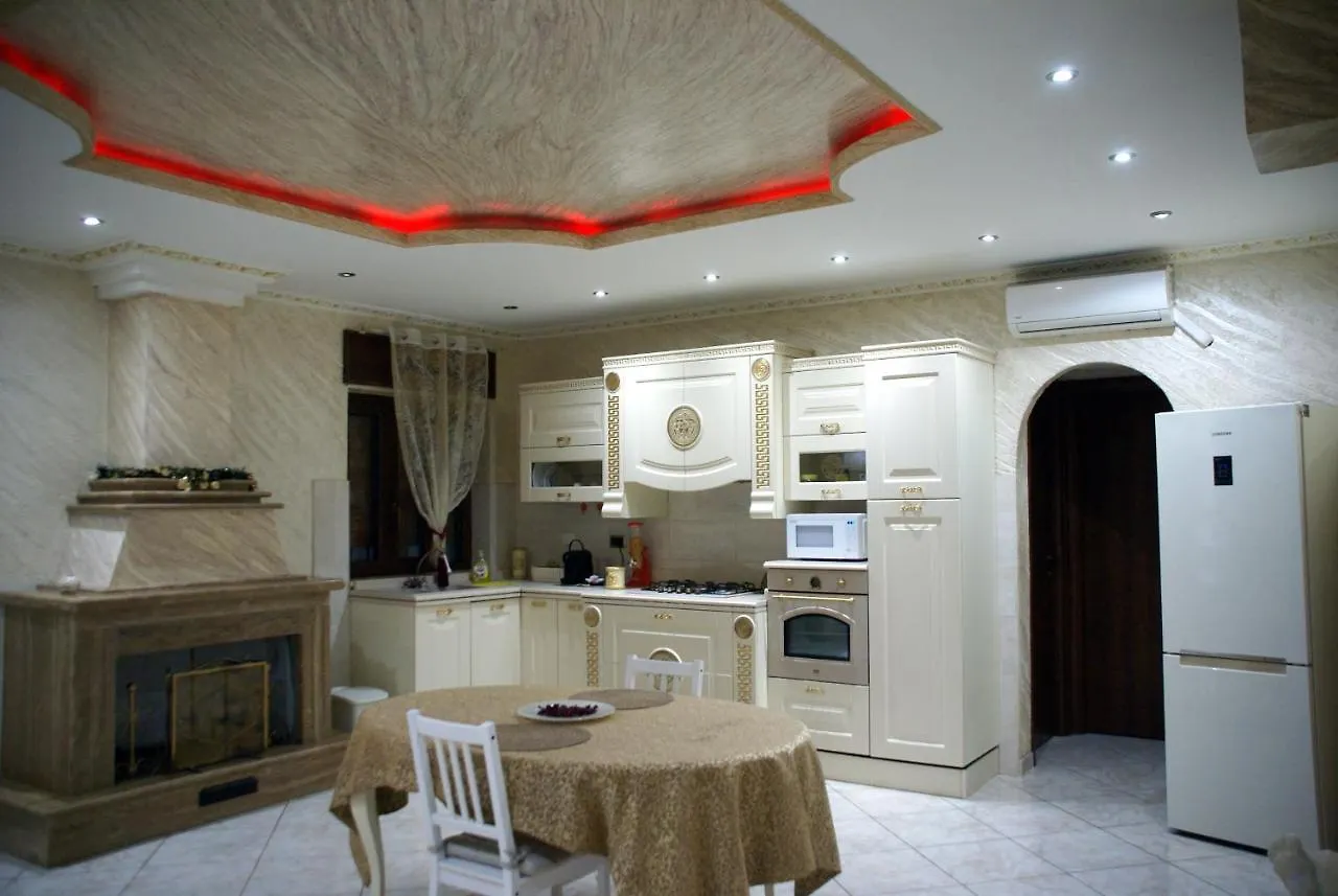 Gold luxury suite home roma 0*, Rome
