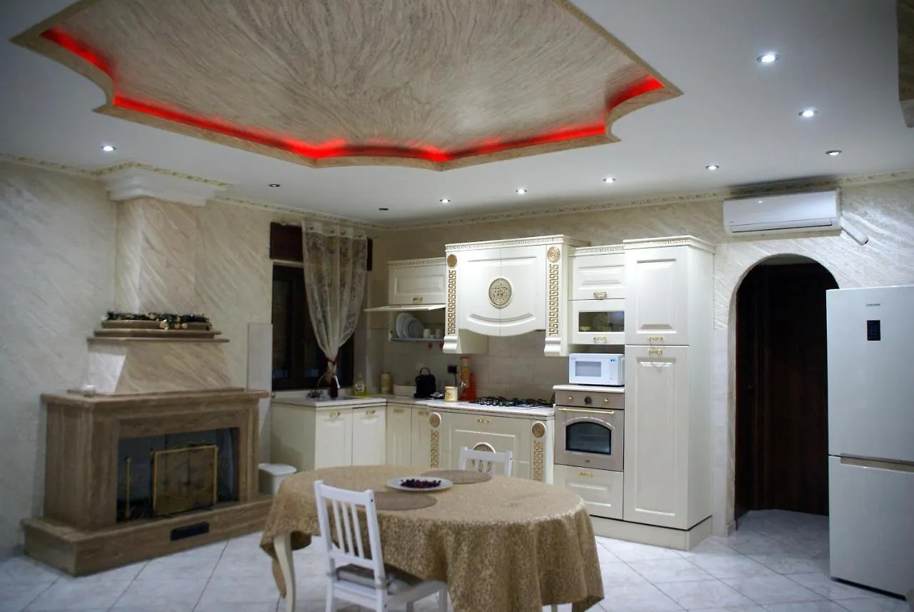 Gold luxury suite home roma 0*, Rome